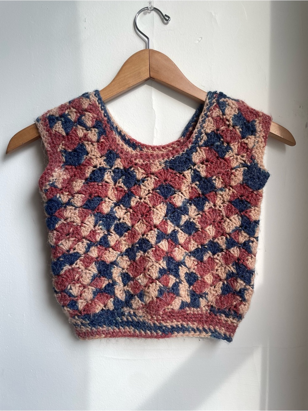 VINTAGE Crocheted Sleeveless Crop 🧸🪆🎁
